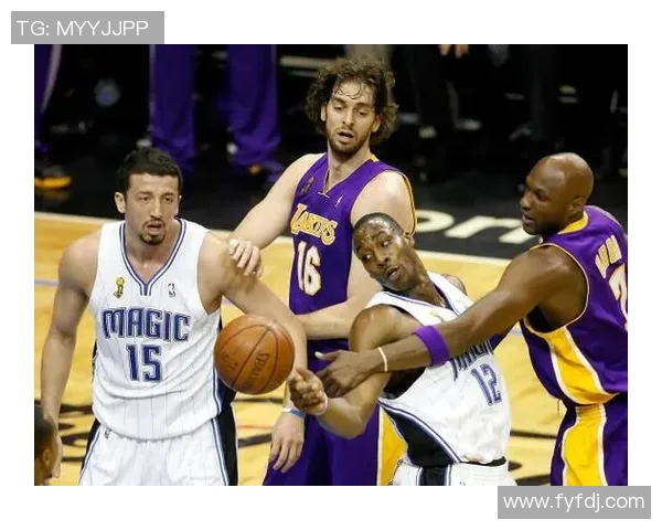 2002年NBA总决赛魔术队对湖人队精彩对决完整回顾与分析